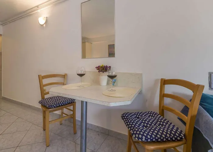 One-bedroom In Xvii 아파트