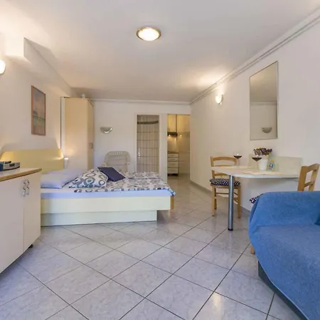 Apartament One-bedroom In Crikvenica Xvii